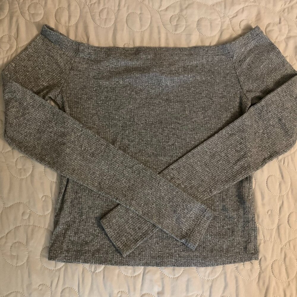Long sleeve gray off the shoulder crop top shirt